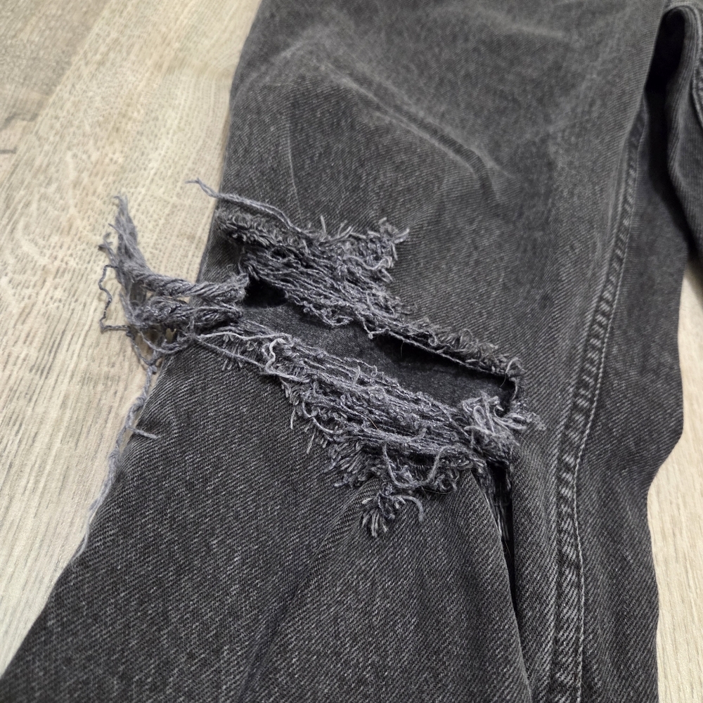 Abercrombie & Fitch Curve Love 90s Straight Ultra High Rise Distressed Jeans - Picture 4 of 12